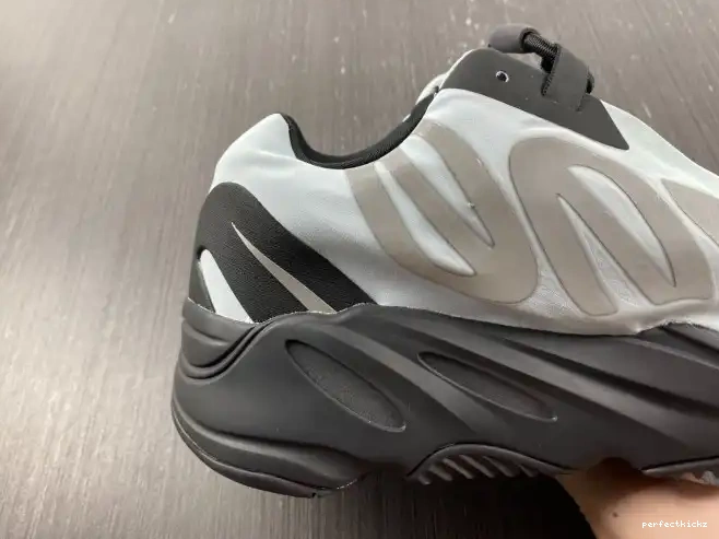 MNVN Adidas Blue Tint Boost GZ0711 700 Yeezy 0702